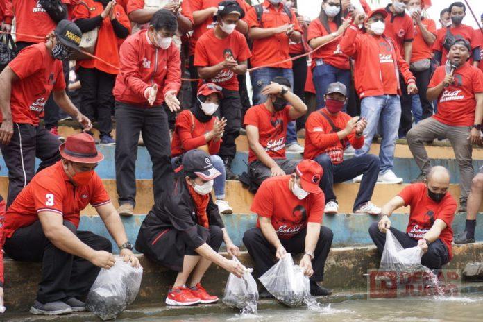 Sesuai Tema HUT Partai, Tuti N Roosdiono Laksanakan Pelepasan Bibit Ikan dan Tanam Pohon