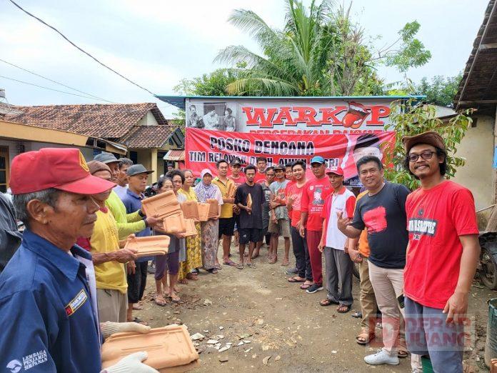 Tim Relawan Alwin Basri Tebar Manfaat Korban Angin Puting Beliung di Pati