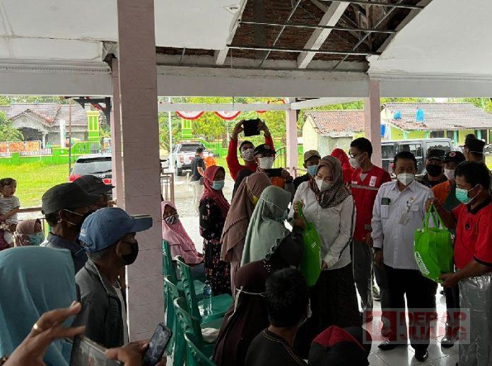 Turun Langsung, Tatiek Bantu Penanganan Musibah Angin Puting Beliung