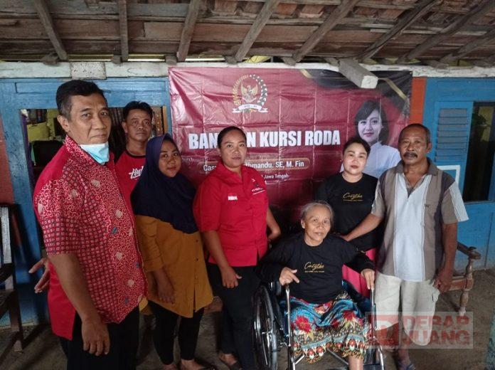 Urip Raharjo Salurkan Bantuan Kursi Roda dari Mbak Casytha