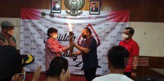Wabup Karanganyar Serahkan Obor Pesonas Dibawa Ke Surakarta