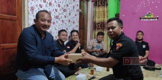 Wabup Rober Berikan Bantuan HT Relawan