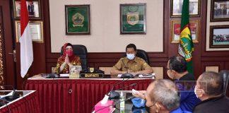 Buruh Gelar Demo, Bupati Etik Siap Sampaikan Tuntutan