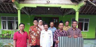 Dion Agasi Serahkan Bantuan Di Desa Tawangsari