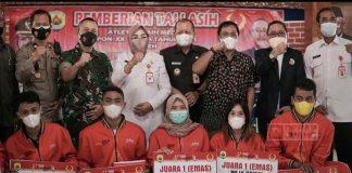 21 Atlet Grobogan Terima Tali Asih Sri Sumarni