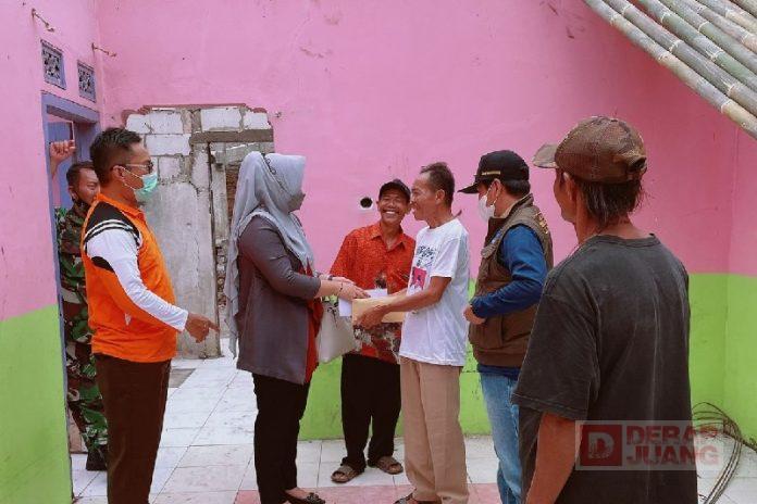 Afna Berikan Bantuan pada Korban Kebakaran Rumah