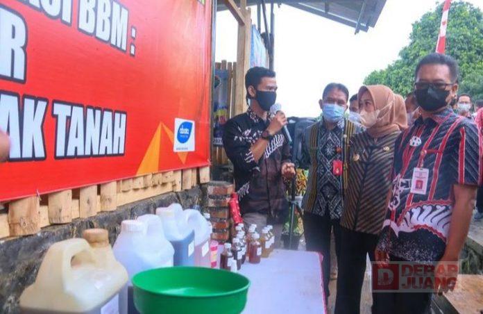 BUMDes Kutasari Sulap Sampah Plastik Jadi BBM, Bupati Tiwi Beri Apresiasi
