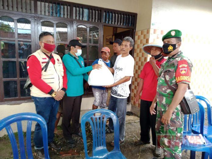 Baguna PDI Perjuangan Banyumas Bantu Warga Korban Rumah Kebakaran