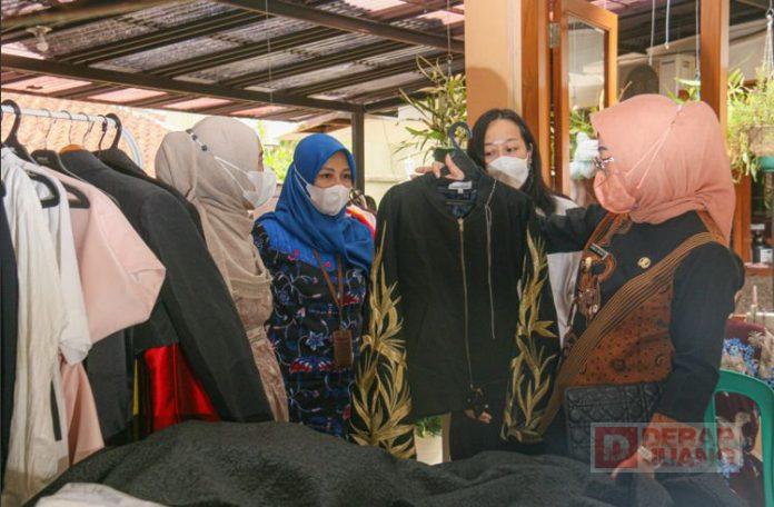 Bupati Tiwi Apresiasi Desainer Asal Purbalingga yang Mendunia