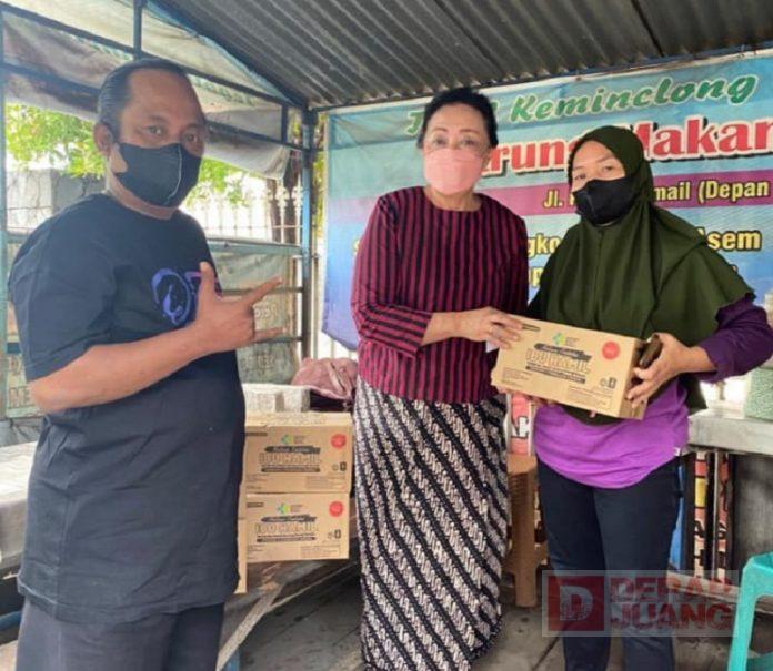 Cegah Stunting di Kota Tegal, dr. Messy Bagikan Biskuit Ibu Hamil dan Balita