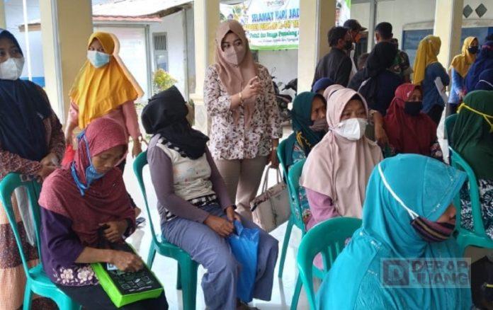 Dwi Laksari Pantau Penyaluran Bantuan Langsung Tunai