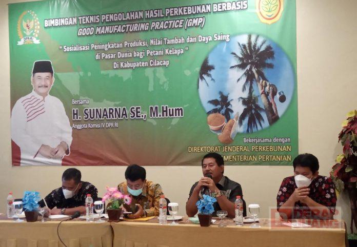 Gelar Bimtek Perkebunan, Sunarna Ingin Petani Kelapa di Cilacap Miliki Daya Saing