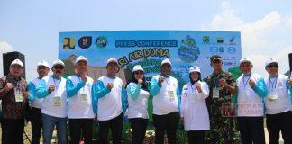 HAD 2022, Wabup Blora dan Wamen PUPR Tebar Benih Ikan dan Tanam Pohon