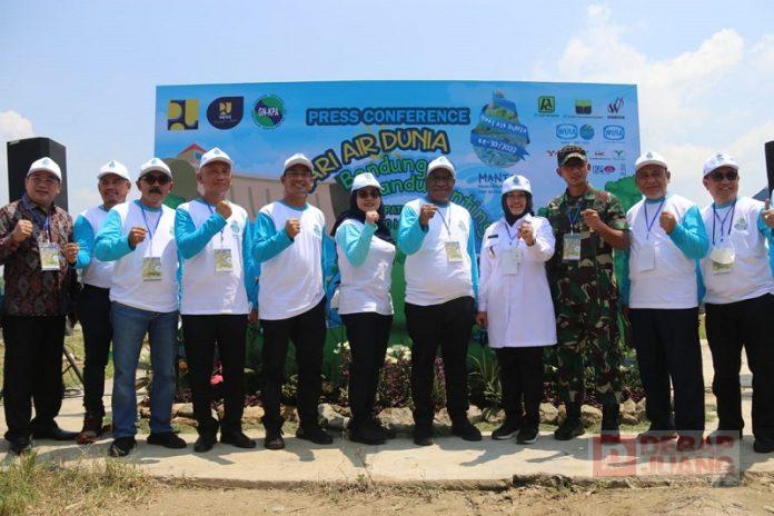 HAD 2022, Wabup Blora dan Wamen PUPR Tebar Benih Ikan dan Tanam Pohon