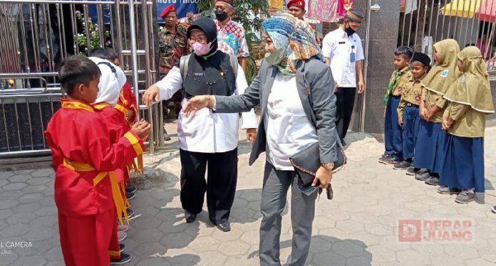 Hj. Erni Hadiri Penyerahan SK Ijin Operasional SD Muhammadiyah Assalam Karangdawa (2)