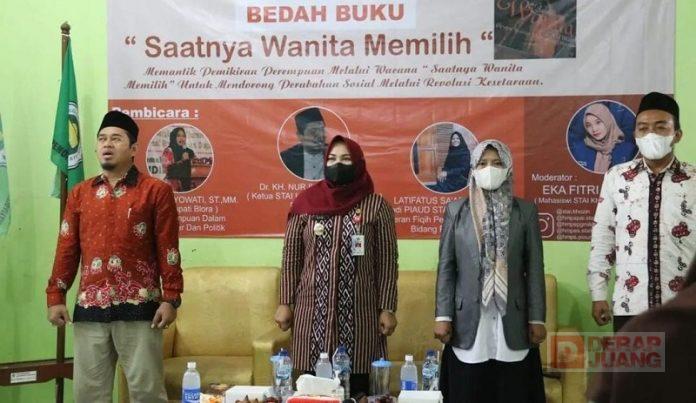 Jadi Narasumber, Mbak Etik Bedah Buku Saatnya Wanita Memilih