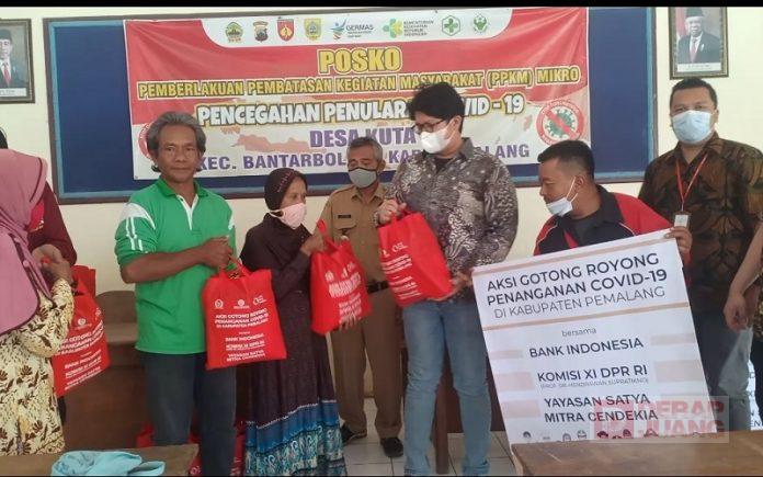 Jelang Ramadhan, Prof. Hendrawan Bagikan Bantuan Sembako