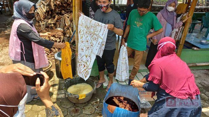 Kang Hadi Bina IKM Batik yang Pakai Pewarna dari Tumbuhan Pesisir (2)