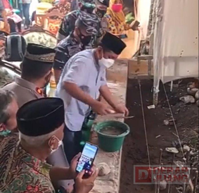 Ketua DPRD Kota Tegal Lakukan Peletakan Batu Pertama Masjid Al- Hikmah Pesengkongan