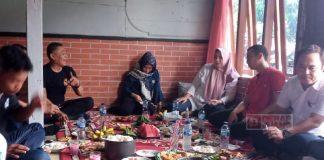 Kolaborasi Tatiek-Denny Sambangi Konstituen Desa Merak