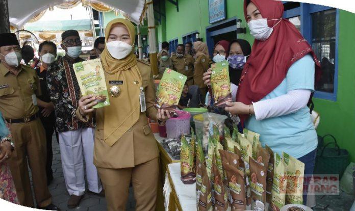 Mbak-Eisti-Mari-Berdayakan-Produk-Lokal-di-Bazar-UMKM-Kalicilik-2