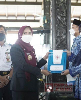 Mbak Eisti: Torehkan Prestasi, Kucurkan Keringat Pengabdian Tanpa Batas