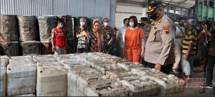 Minyak Goreng Curah Langka, Bupati Tiwi Sidak ke Gudang Distributor