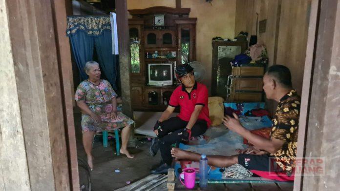 Munawir Sambangi dan Berikan Bantuan Kepada Simpatisan Partai yang Alami Stroke