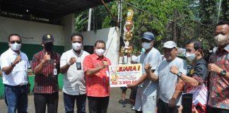 Ngesti Hadiri Penyerahan Piala Turnamen Tenis Beregu Antar Instansi