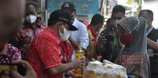 Ngesti Nugraha Pantau Operasi Harga Minyak Goreng di Pasar Tradisional