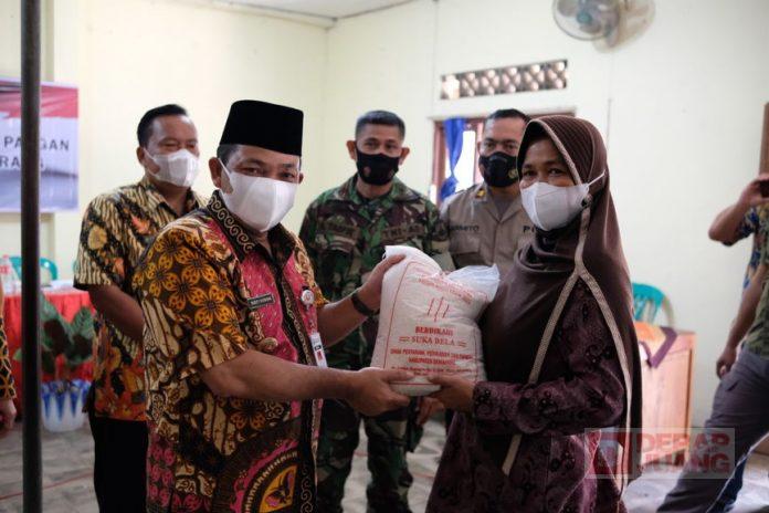 Ngesti Nugraha Salurkan Bantuan Beras Kepada Warga Kurang Mampu