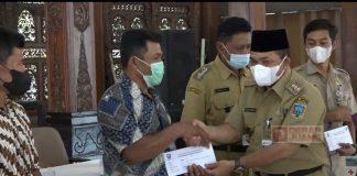 Ngesti Nugraha Serahkan Bantuan Uang Tunai dan Sembako Kepada Korban Bencana