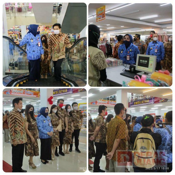 Resmikan Swalayan Baru, Sri Sumarni Pertumbuhan Ekonomi Terus Membaik