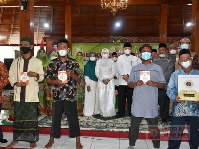 Sri Sumarni Semoga Mobil Layanan Umat dan 2000 Mushaf Al-Quran Bermanfaat