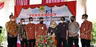 Resmikan Jembatan, Bupati Etik Harap Mobilitas Lancar