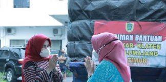 Sri Mulyani Serahkan Bantuan Untuk Korban Erupsi Semeru