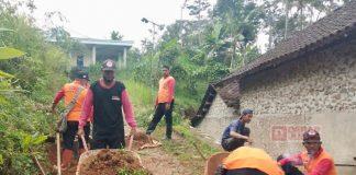 Respon Cepat Baguna Karanganyar Tanggulangi Tanah Longsor