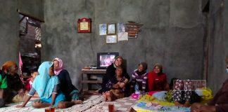 Wujud Peduli, Mbak Sri Jenguk Warga Sakit Kurang Mampu