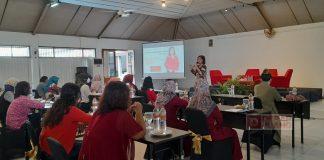 Yossie Beri Motivasi Kepada Perempuan Dalam Berpolitik