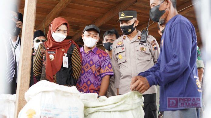 Akhir Minggu Ceria, Mbak Eisti Sambangi Bumdes Kenduren Wedung