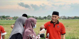 Bagikan Takjil, Upaya Munawir Warisi Spirit Gotong Royong Bung Karno