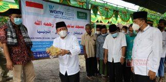 Bambang Letakan Batu Pertama di Pembangunan Masjid Sajarul Faayaz