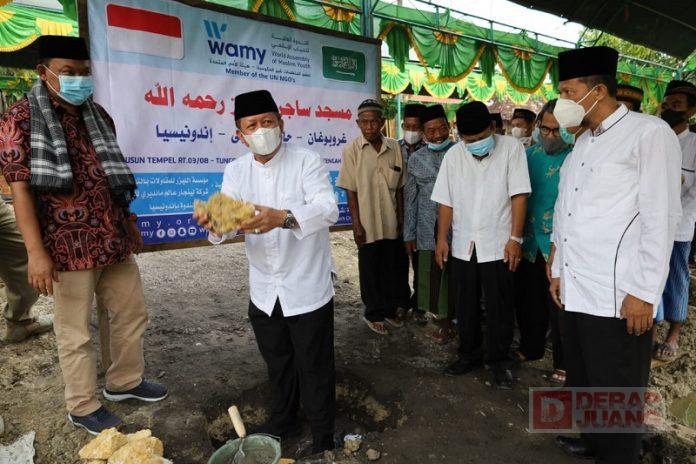 Bambang Letakan Batu Pertama di Pembangunan Masjid Sajarul Faayaz