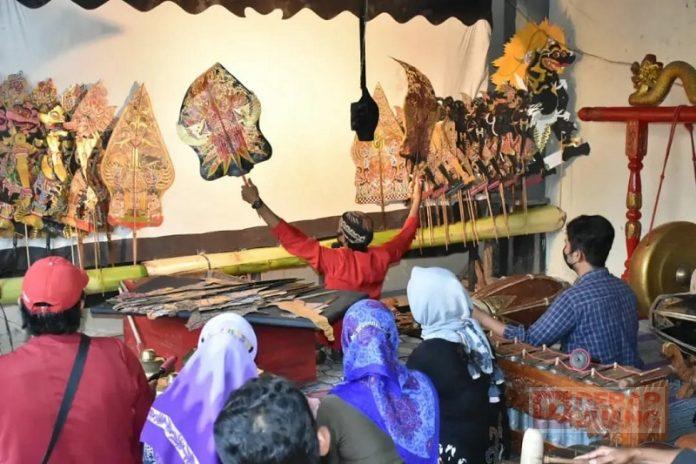 Bambang Pujiyanto Gaungkan Gerakan Ayo Nanggap Wayang