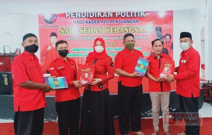 Banteng Demak Kota Bagikan Bingkisan Hari Raya bagi Kader Struktural