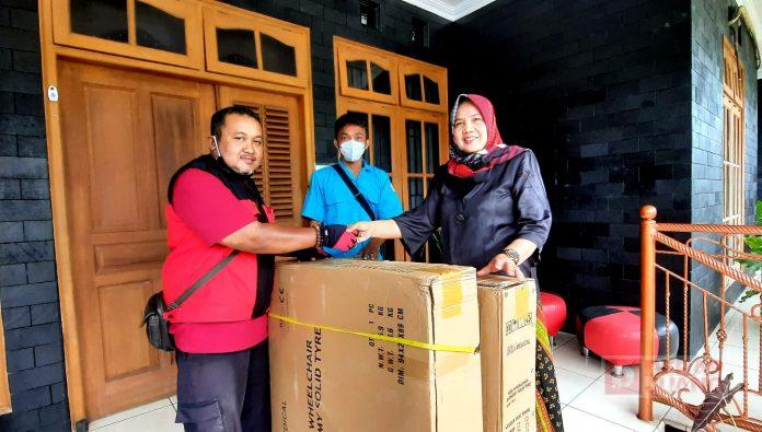 Bantuan Kursi Roda, Wujud Kepedulian Sri Ruwiyati Kepada Masyarakat Bawang