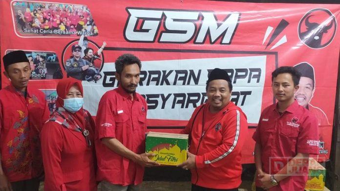 Bergerak Gotong Royong, Tumariyah Bagikan Bingkisan Lebaran untuk PAC dan Ranting