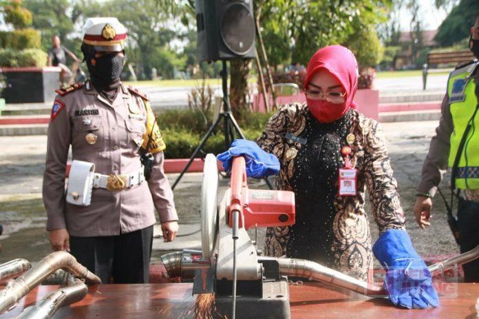 Bupati Grobogan Musnahkan Ribuan Botol Minuman Keras dan Knalpot Brong