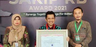 Bupati Wonosobo Terima SAKIB dan RB Award 2021 Predikat Baik dari KemenpanRB