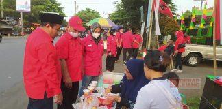 DPC Batang Borong Jajanan untuk Dibagikan Sebagai Paket Takjil